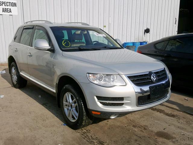 WVGFK7A99AD001857 - 2010 VOLKSWAGEN TOUAREG TD SILVER photo 1