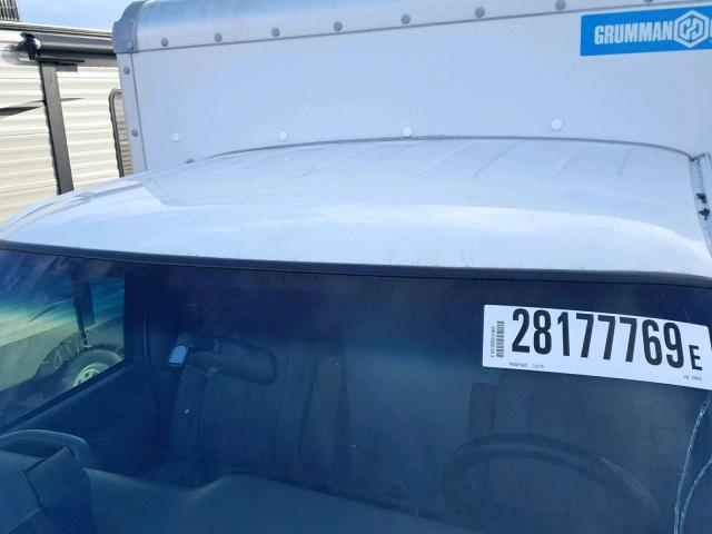 1GBHG31R611230820 - 2001 CHEVROLET EXPRESS CU WHITE photo 10