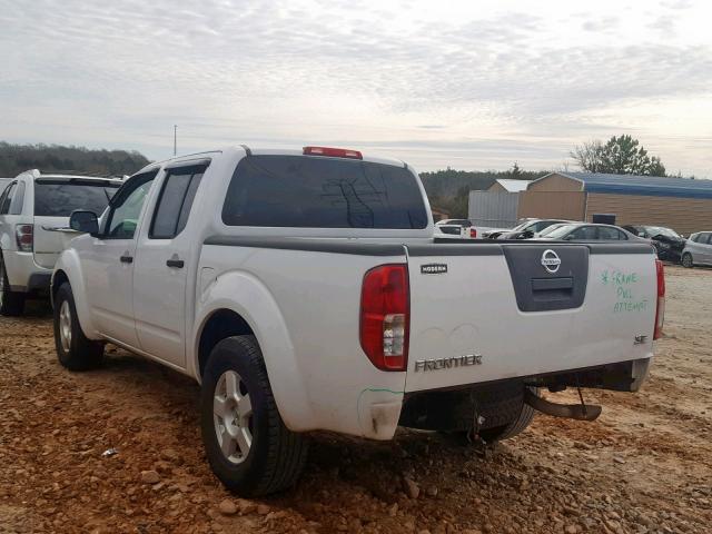 1N6AD07U77C420118 - 2007 NISSAN FRONTIER C WHITE photo 3