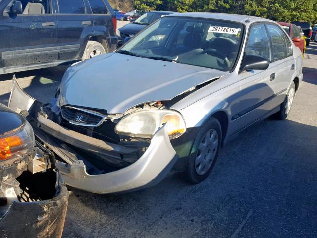 2HGEJ662XWH564551 - 1998 HONDA CIVIC DX SILVER photo 2