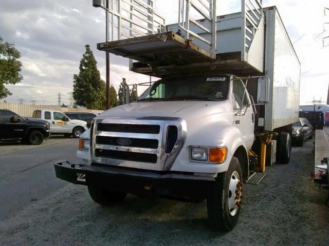 3FRPF75E46V246398 - 2006 FORD F750 SUPER WHITE photo 2