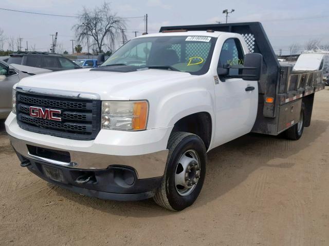 1GD312C88DF150007 - 2013 GMC SIERRA C35 WHITE photo 2