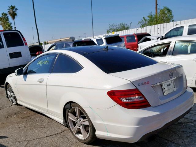 WDDGJ4HBXCF910576 - 2012 MERCEDES-BENZ C 250 WHITE photo 3