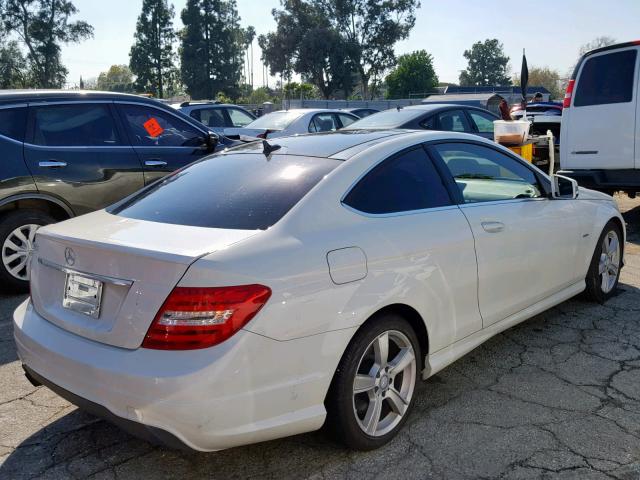 WDDGJ4HBXCF910576 - 2012 MERCEDES-BENZ C 250 WHITE photo 4