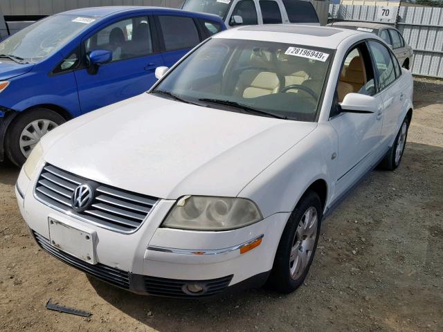 WVWTH63B81E154644 - 2001 VOLKSWAGEN PASSAT GLX WHITE photo 2