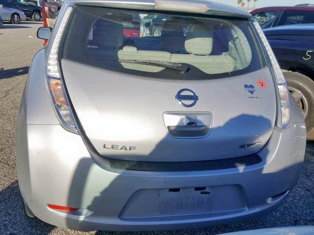 JN1AZ0CP1BT004405 - 2011 NISSAN LEAF SV SILVER photo 10