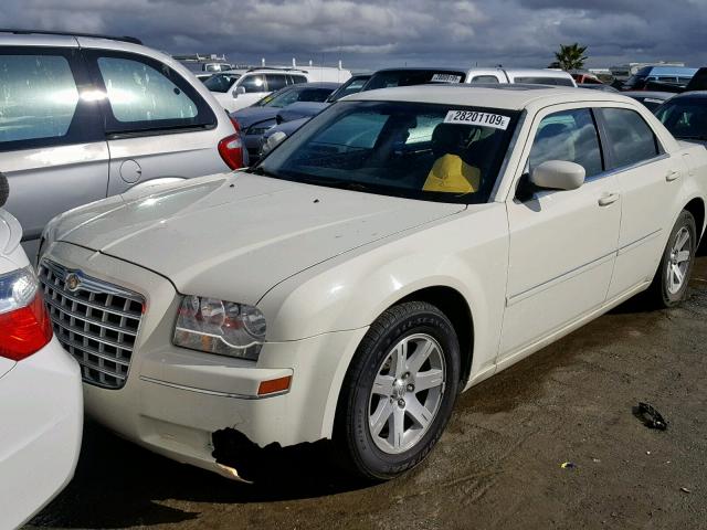 2C3KA53G36H514672 - 2006 CHRYSLER 300 TOURIN CREAM photo 2