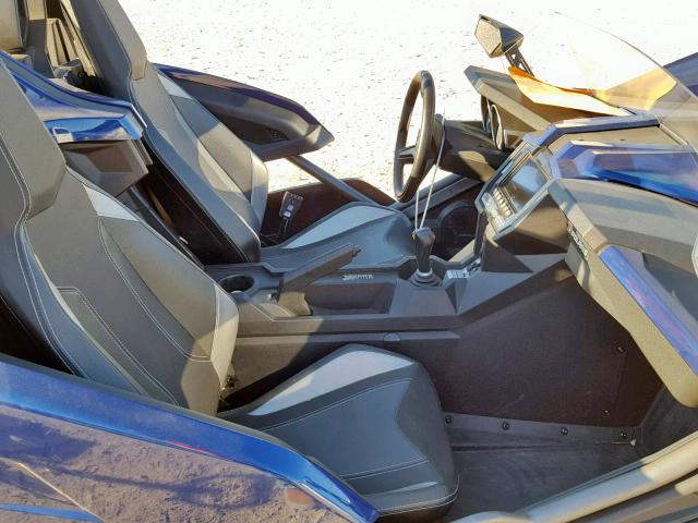 57XAAPFA2J8127918 - 2018 POLARIS SLINGSHOT BLUE photo 5