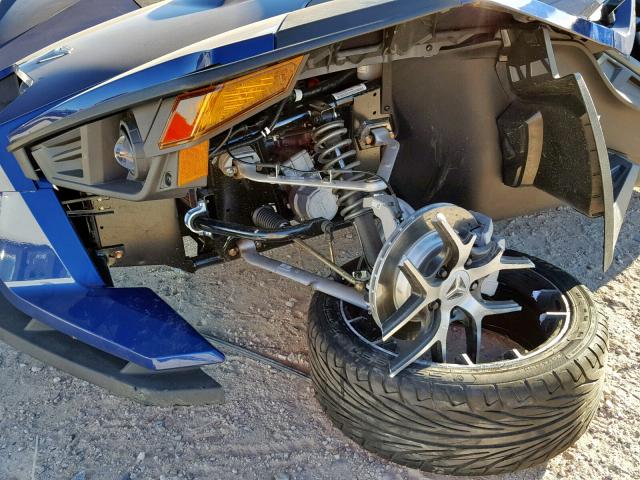 57XAAPFA2J8127918 - 2018 POLARIS SLINGSHOT BLUE photo 9