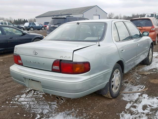 4T1GK13E3SU070234 - 1995 TOYOTA CAMRY XLE SILVER photo 4