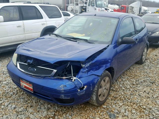 1FAFP31N16W245211 - 2006 FORD FOCUS ZX3 BLUE photo 2