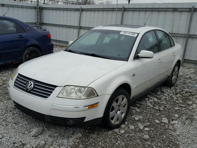 WVWTH63B71P143753 - 2001 VOLKSWAGEN PASSAT GLX WHITE photo 2