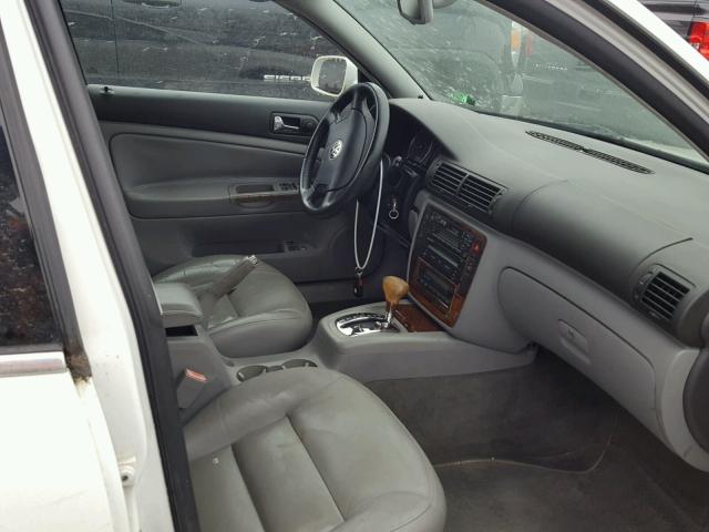 WVWTH63B71P143753 - 2001 VOLKSWAGEN PASSAT GLX 白色 照片 5