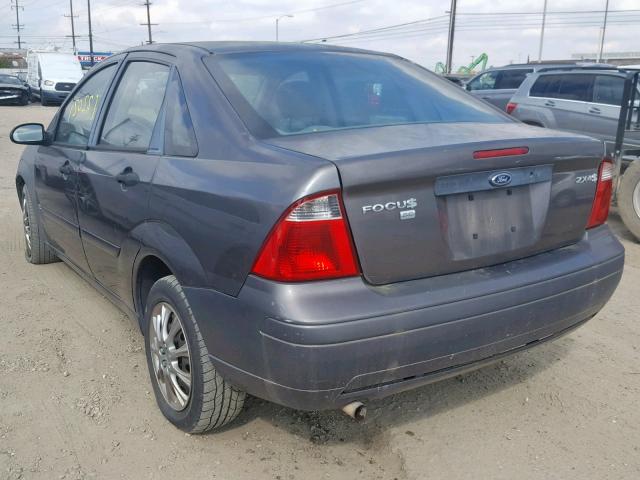 1FAFP34N55W249093 - 2005 FORD FOCUS ZX4 GRAY photo 3