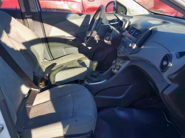 1G1JB5SH5C4218469 - 2012 CHEVROLET SONIC LS WHITE photo 5