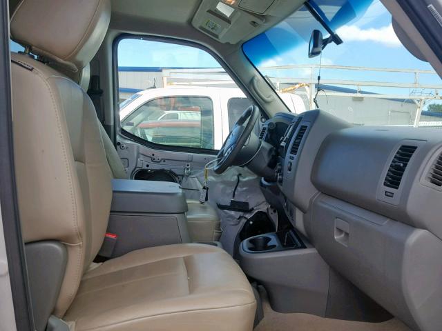 5BZAF0AA1GN850243 - 2016 NISSAN NV 3500 SILVER photo 5