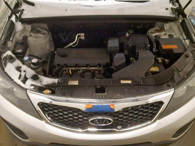 5XYKTCA11BG139592 - 2011 KIA SORENTO BA SILVER photo 7