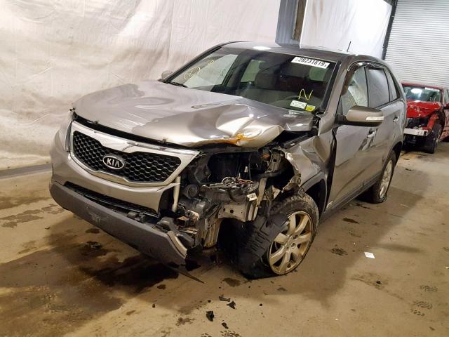 5XYKTCA18BG182858 - 2011 KIA SORENTO BA GRAY photo 2