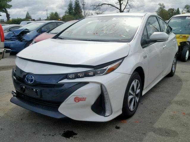 JTDKARFP6J3091130 - 2018 TOYOTA PRIUS PRIM WHITE photo 2