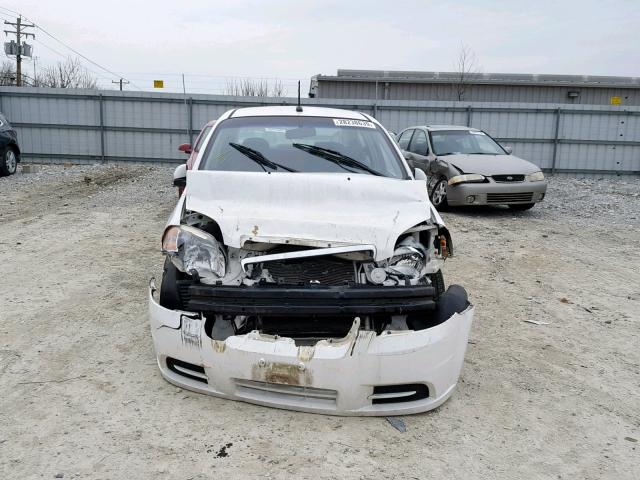 KL1TD56E89B626132 - 2009 CHEVROLET AVEO LS WHITE photo 9