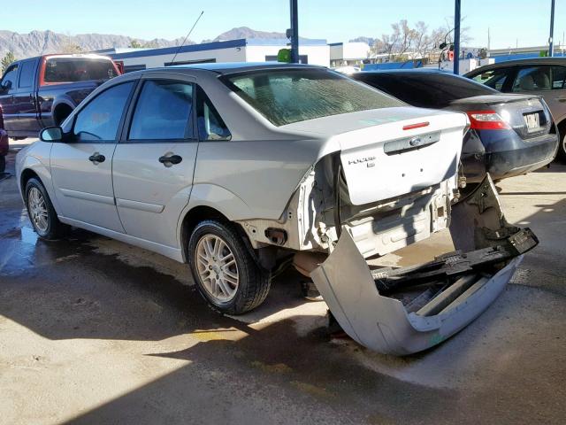 1FAFP34N07W251482 - 2007 FORD FOCUS ZX4 SILVER photo 3