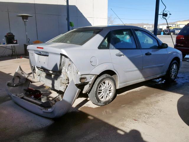 1FAFP34N07W251482 - 2007 FORD FOCUS ZX4 SILVER photo 4