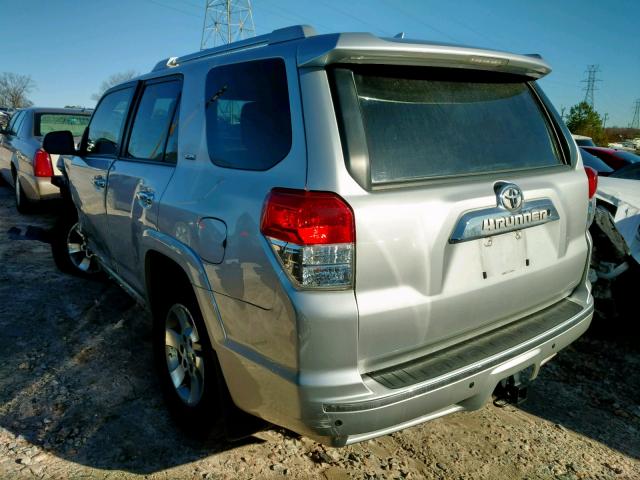 JTEZU5JRXD5061110 - 2013 TOYOTA 4RUNNER SR SILVER photo 3