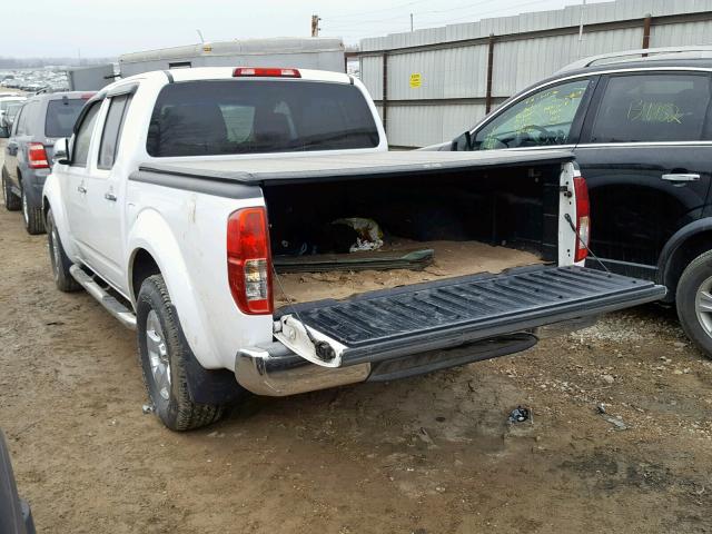 1N6AD07U27C425825 - 2007 NISSAN FRONTIER C WHITE photo 3