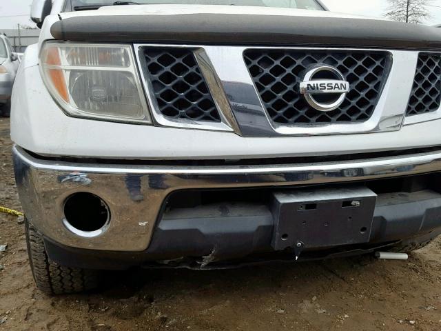 1N6AD07U27C425825 - 2007 NISSAN FRONTIER C WHITE photo 9