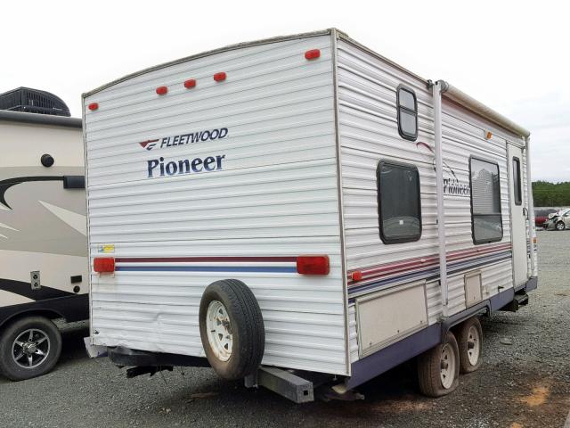 1EB1T182356008801 - 2005 FLEETWOOD PIONEER  WHITE photo 4