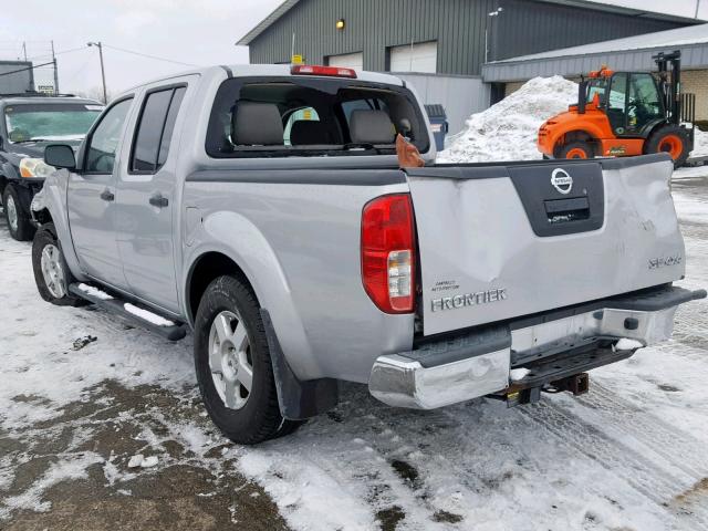 1N6AD07W77C447398 - 2007 NISSAN FRONTIER C SILVER photo 3