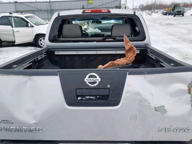 1N6AD07W77C447398 - 2007 NISSAN FRONTIER C SILVER photo 9