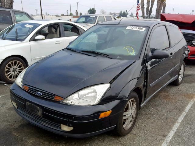 3FAFP3134YR257017 - 2000 FORD FOCUS ZX3 BLACK photo 2