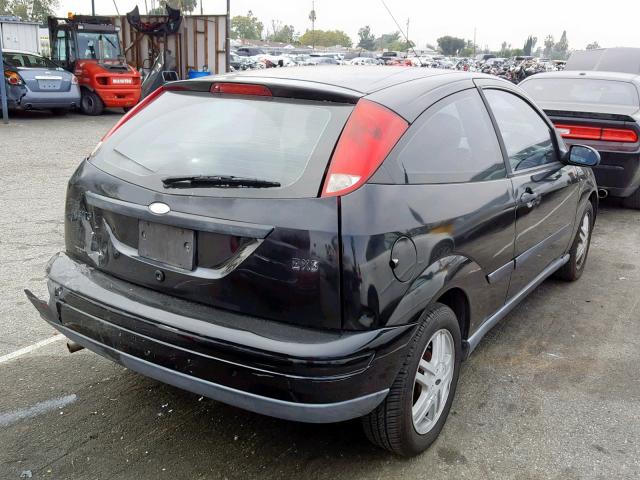 3FAFP3134YR257017 - 2000 FORD FOCUS ZX3 BLACK photo 4