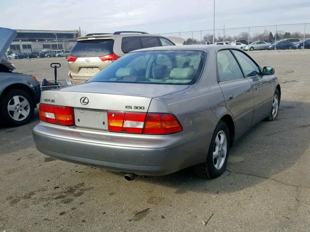 JT8BF28G4X0166809 - 1999 LEXUS ES 300 SILVER photo 4