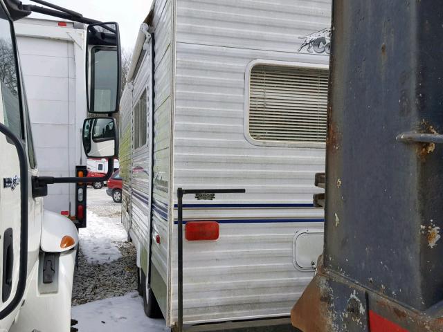 1TC3B361721504491 - 2002 CCHM 5TH WHEEL WHITE photo 3