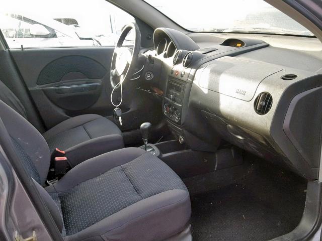 KL1TD666X6B676038 - 2006 CHEVROLET AVEO BASE ნაცრისფერი ფოტო 5