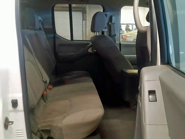 1N6AD07W68C436698 - 2008 NISSAN FRONTIER C WHITE photo 6