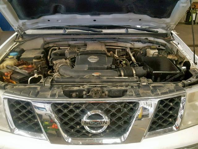 1N6AD07W68C436698 - 2008 NISSAN FRONTIER C WHITE photo 7