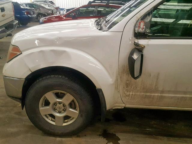 1N6AD07W68C436698 - 2008 NISSAN FRONTIER C WHITE photo 9