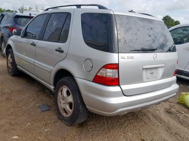 4JGAB54E52A313863 - 2002 MERCEDES-BENZ ML 320 SILVER photo 3