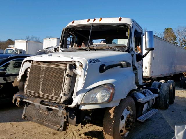 1FUJGEDV3CLBT2199 - 2012 FREIGHTLINER CASCADIA 1 WHITE photo 2