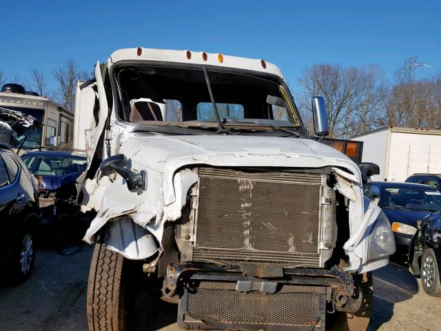 1FUJGEDV3CLBT2199 - 2012 FREIGHTLINER CASCADIA 1 WHITE photo 7