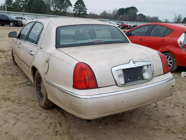 1LNHM83W9XY661832 - 1999 LINCOLN TOWN CAR C TAN photo 3