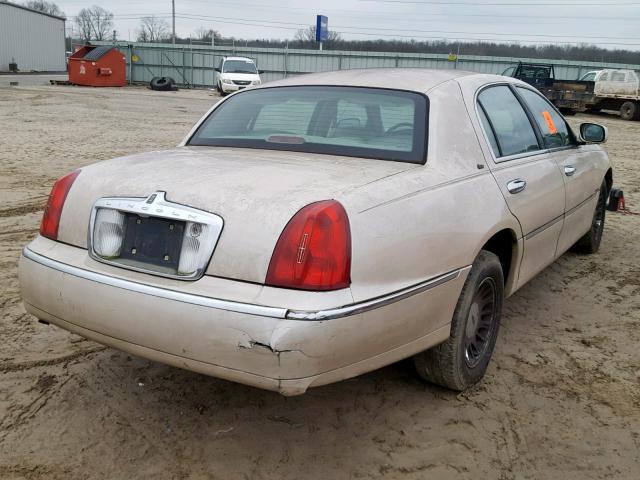 1LNHM83W9XY661832 - 1999 LINCOLN TOWN CAR C TAN photo 4