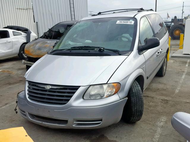 1C4GP45R05B302036 - 2005 CHRYSLER TOWN & COU SILVER photo 2