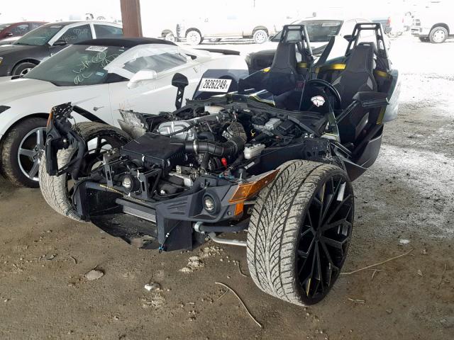 57XAAPFA3H8121135 - 2017 POLARIS SLINGSHOT GREEN photo 2