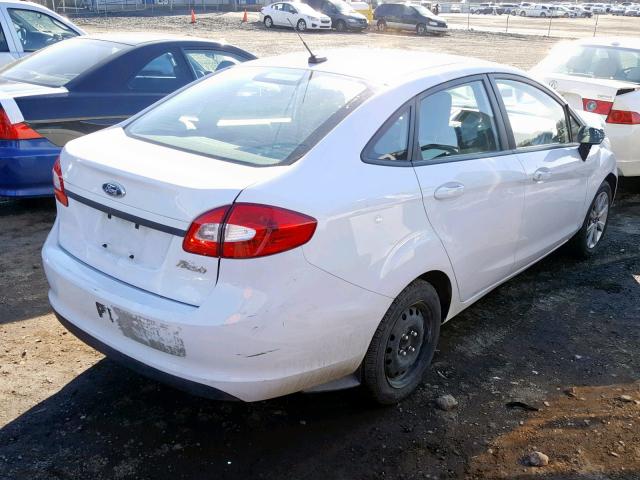 3FADP4AJXBM240979 - 2011 FORD FIESTA S WHITE photo 4