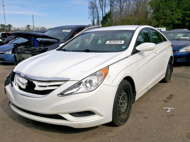 5NPEB4AC0CH427959 - 2012 HYUNDAI SONATA GLS WHITE photo 2