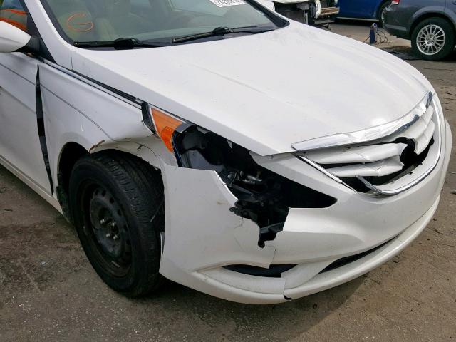 5NPEB4AC0CH427959 - 2012 HYUNDAI SONATA GLS WHITE photo 9